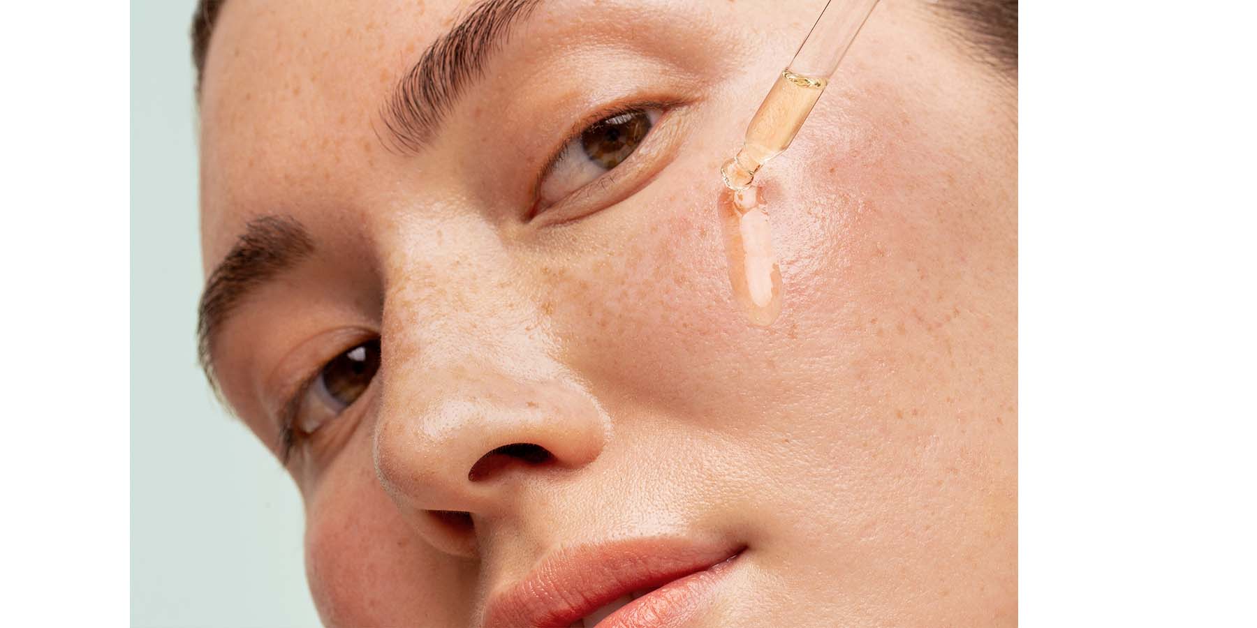 Facial Oils vs Serums: What’s the difference?
